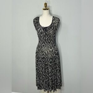 chelsea & theodore size black & white patterned size M pre owned